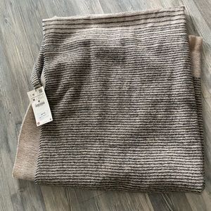 NEW WITH TAGS: Zara blanket scarf